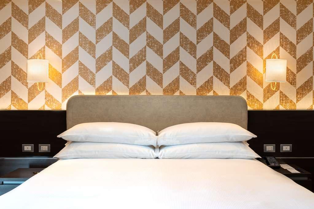 Doubletree By Hilton Milan Malpensa Solbiate Olona Hotel Bagian luar foto