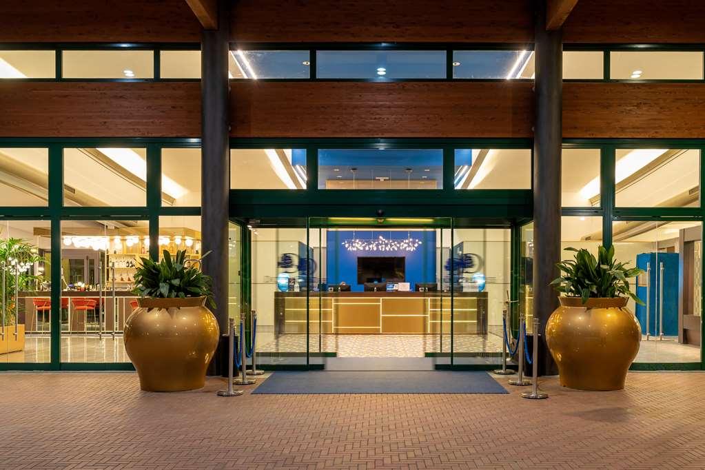 Doubletree By Hilton Milan Malpensa Solbiate Olona Hotel Bagian luar foto